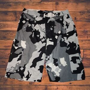 Stylish Camo Cargo Shorts for Men